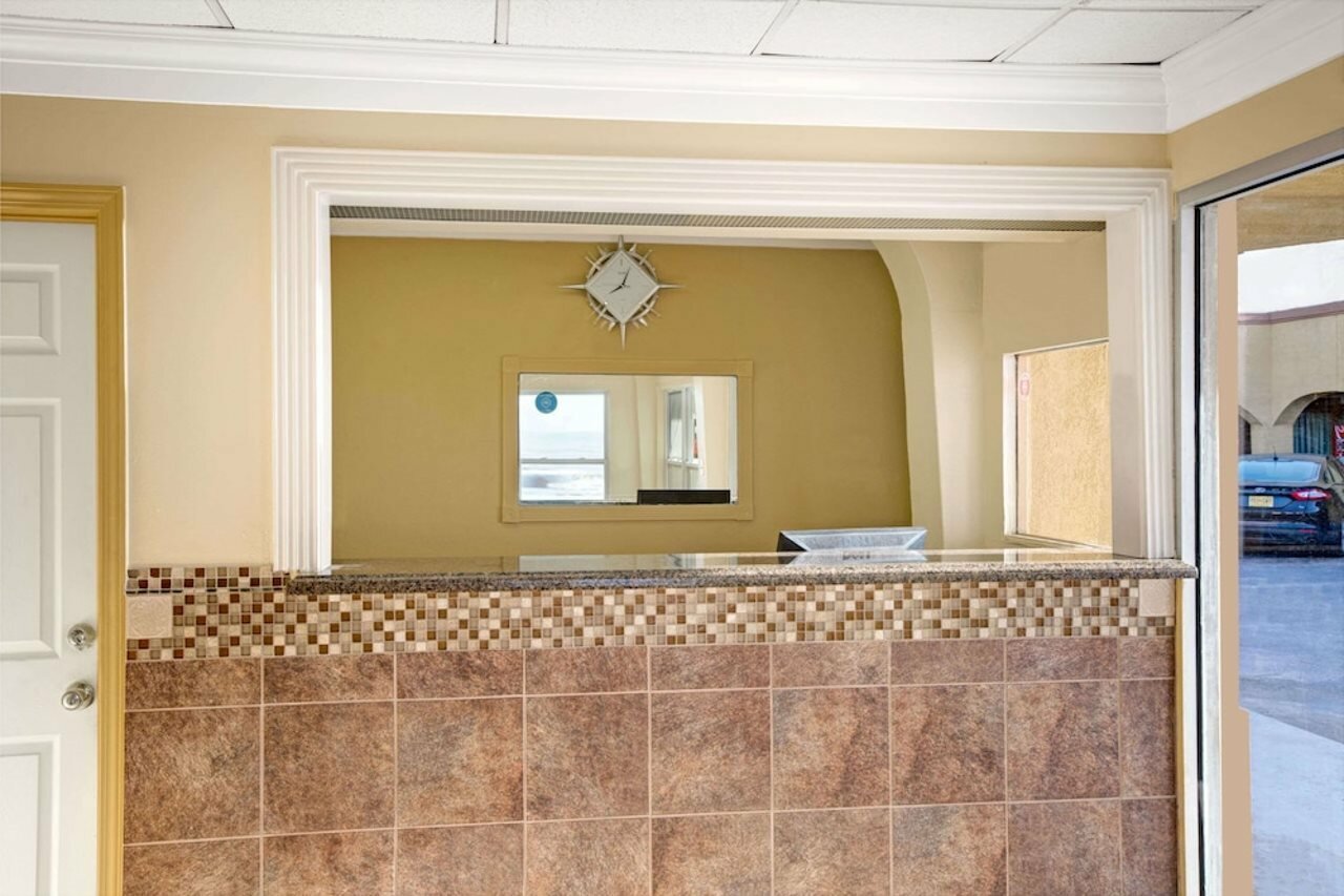 Фото Knights Inn Galveston