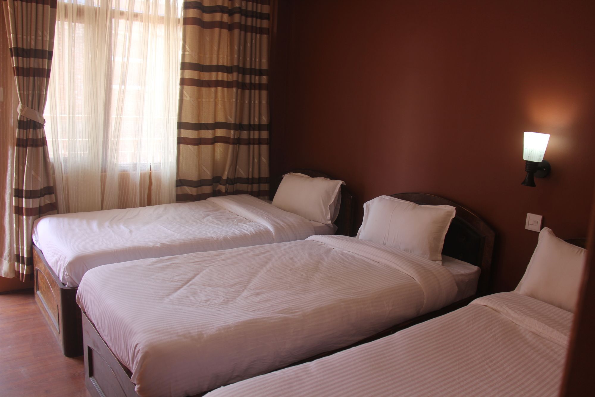 Фото Hotel Khangsar