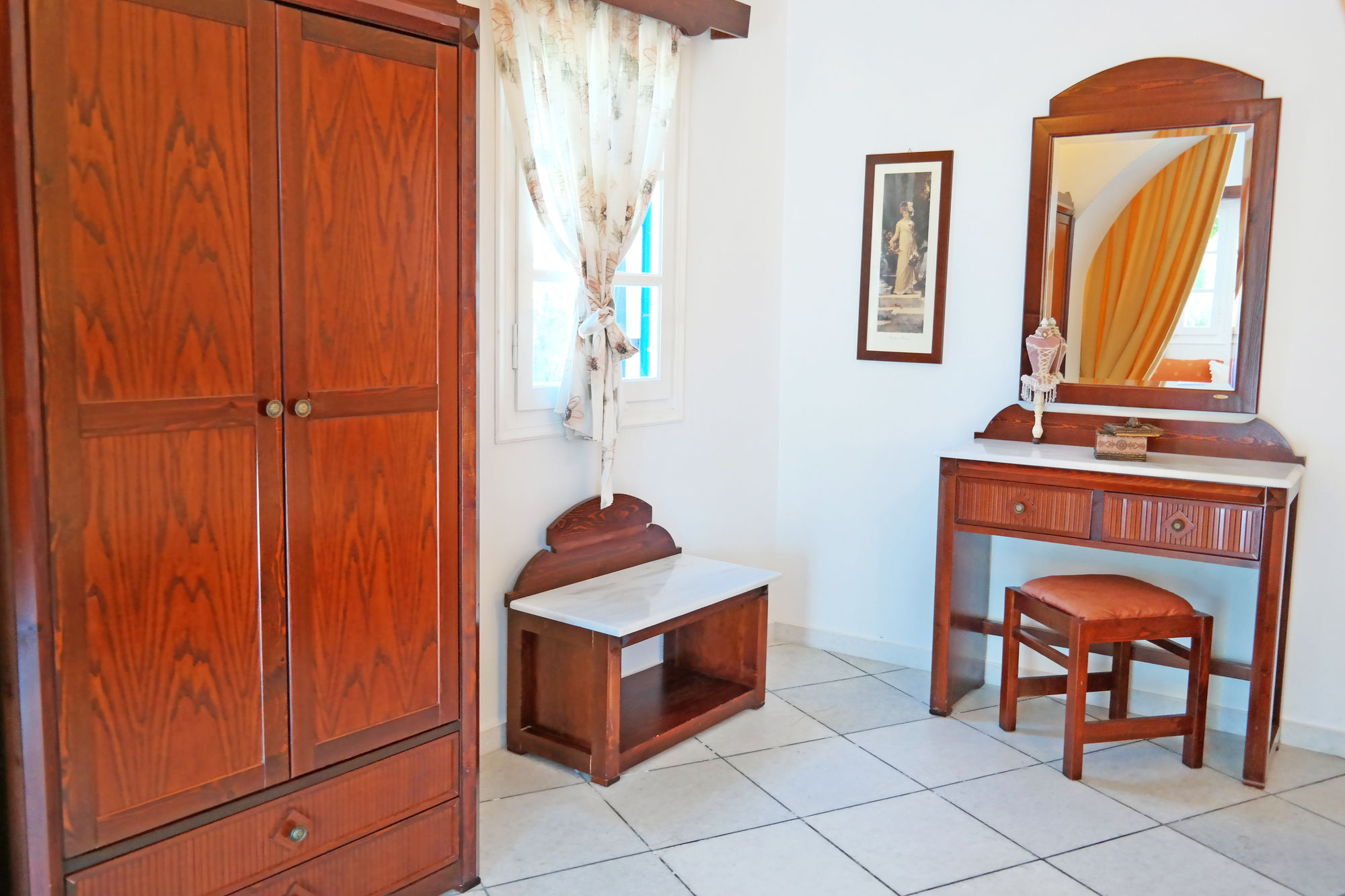 Фото Sun Rock Boutique Suites