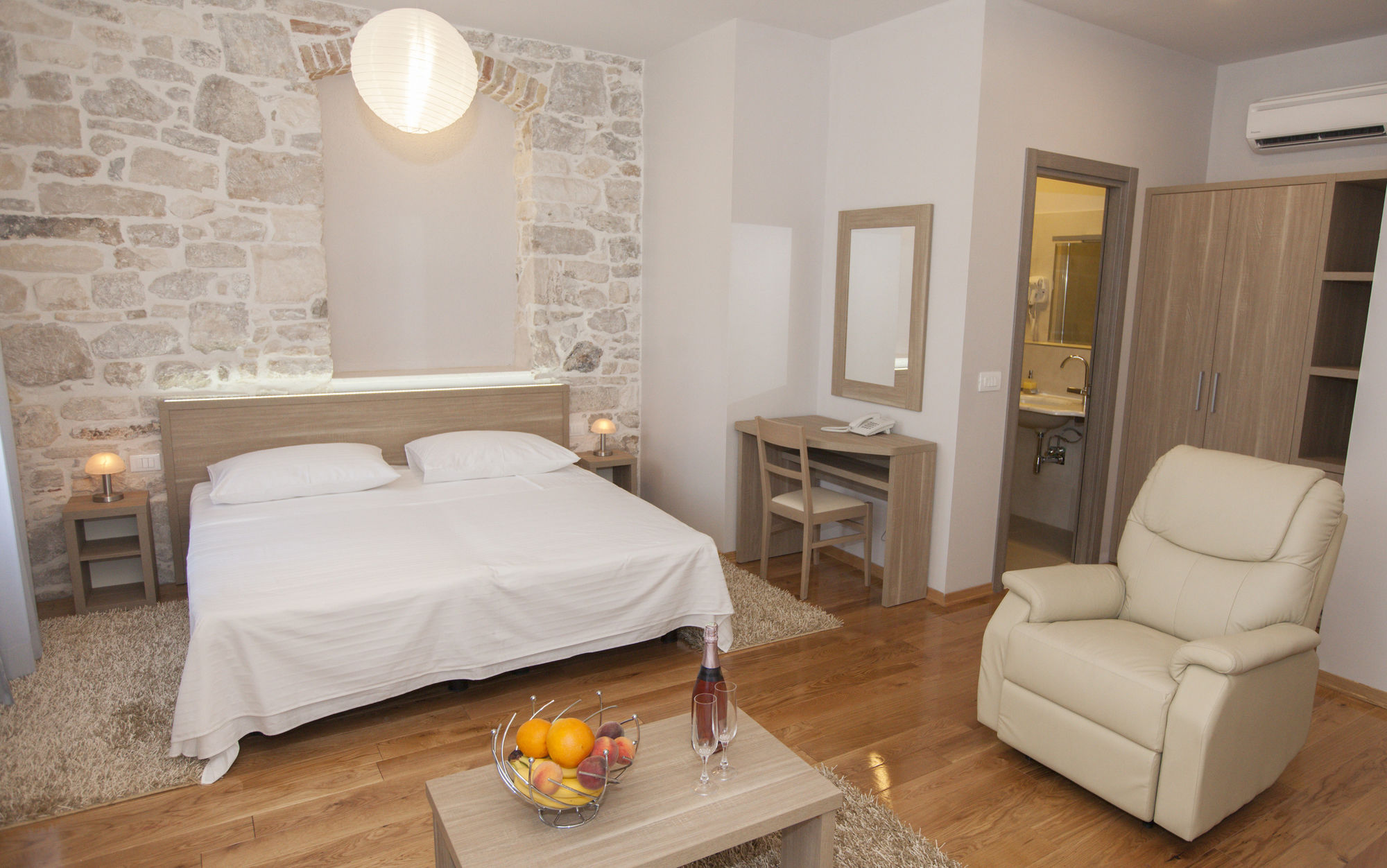 Фото Tifani Luxury Rooms 2