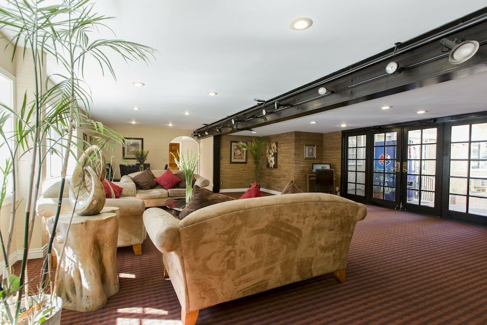 Фото Wilshire Crest Hotel