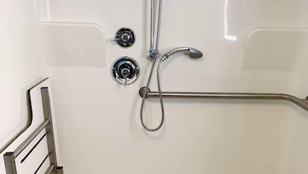 Фото Airport Waterfront Inn