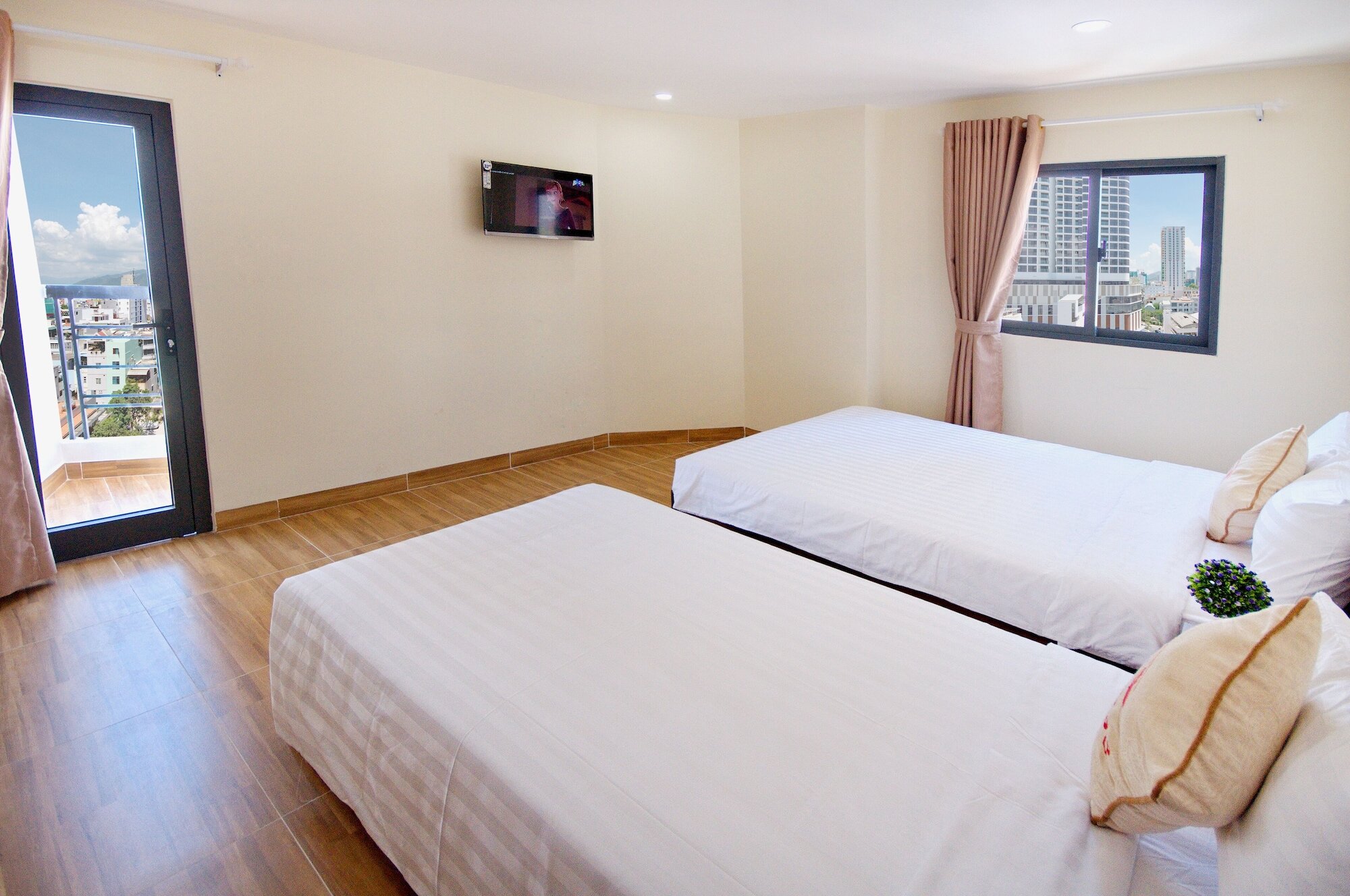 Фото отеля 2