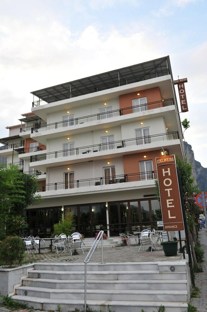 Фото Edelweiss Hotel