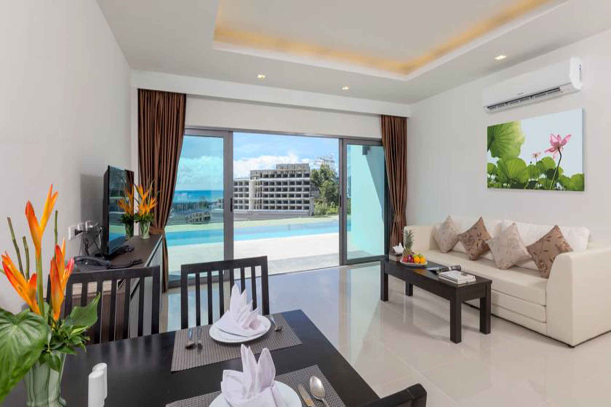 Фото Patong Bay Hill Resort