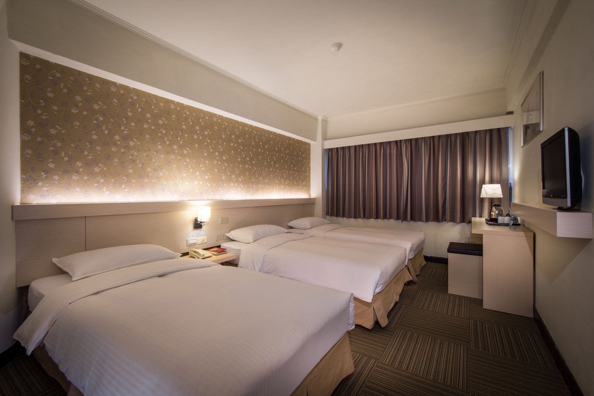 Фото New World Hotel