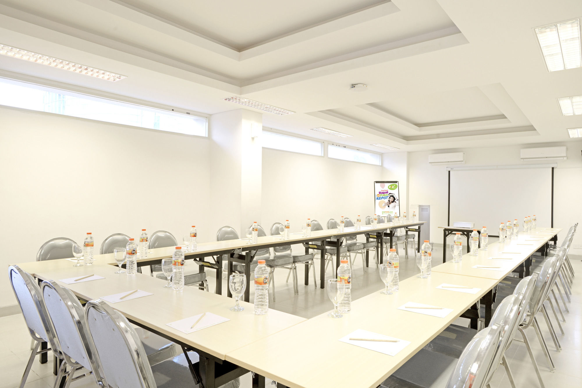 Фото Pop! Hotel Diponegoro Surabaya