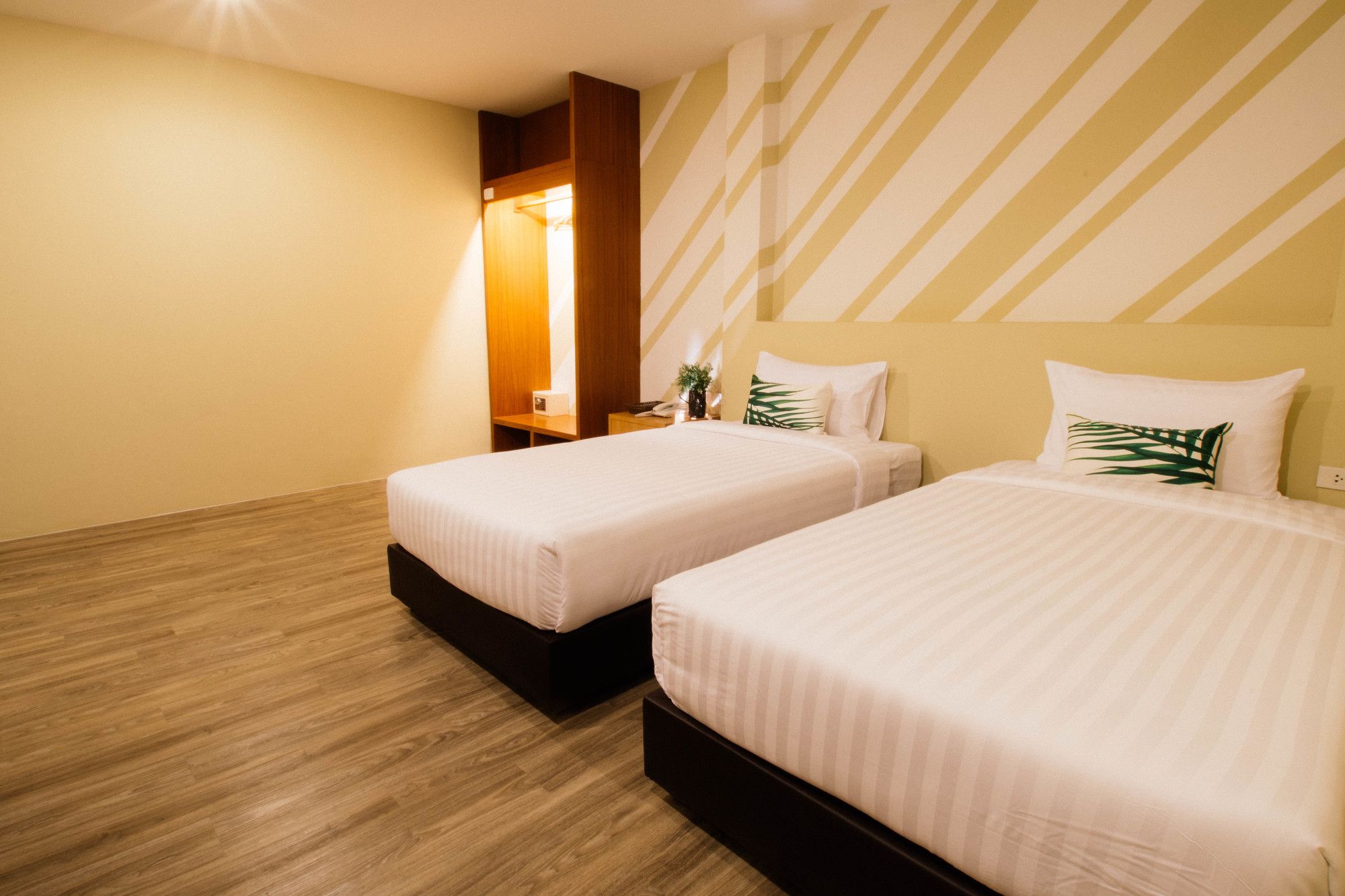 Фото The Pat Hotel