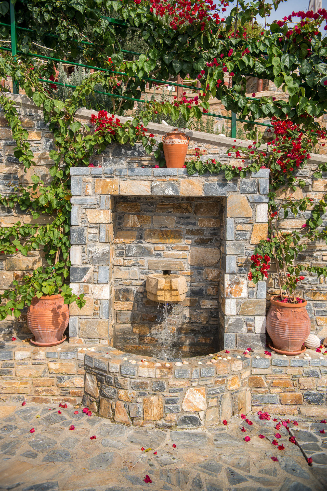 Фото Maria Plomari Apartments