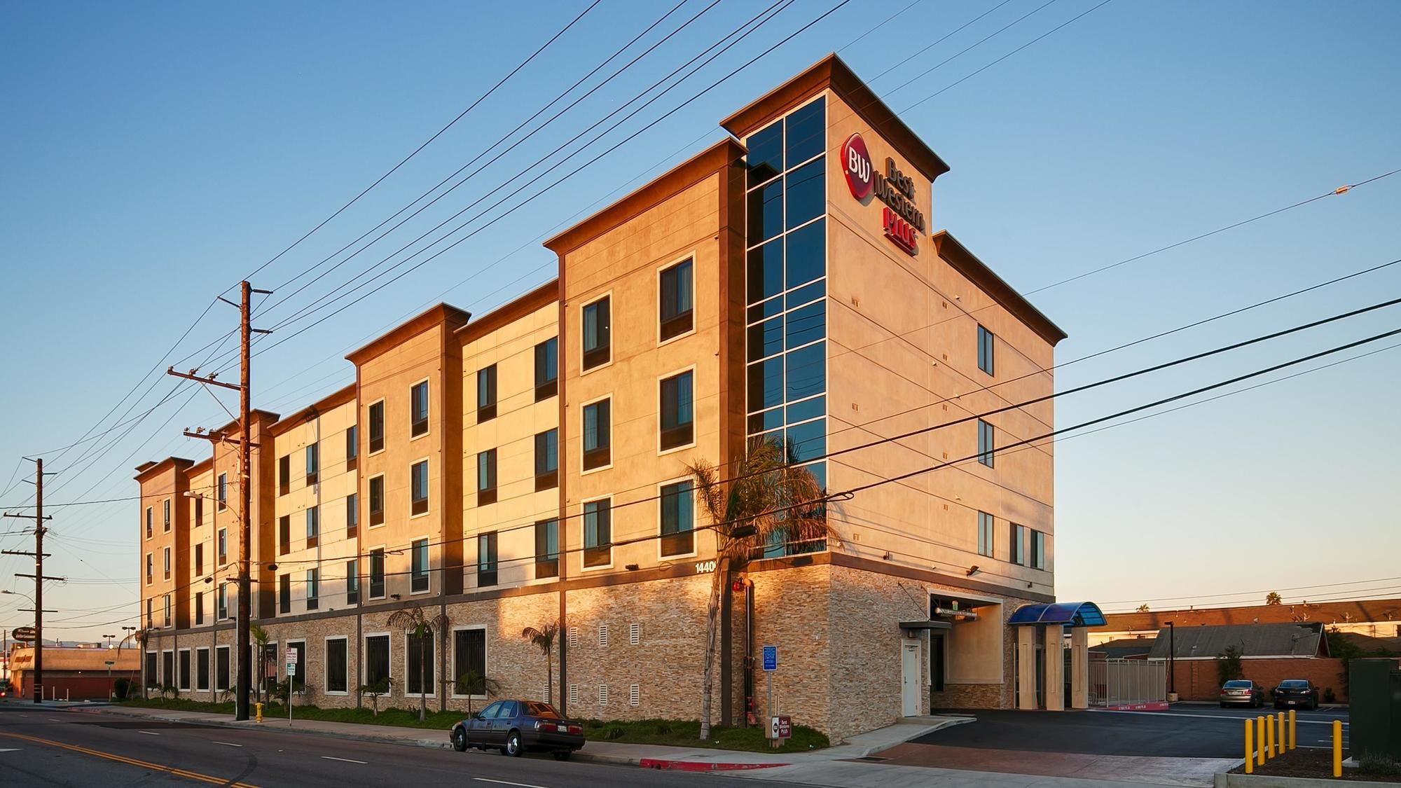 Фото Best Western Plus Gardena Inn & Suites
