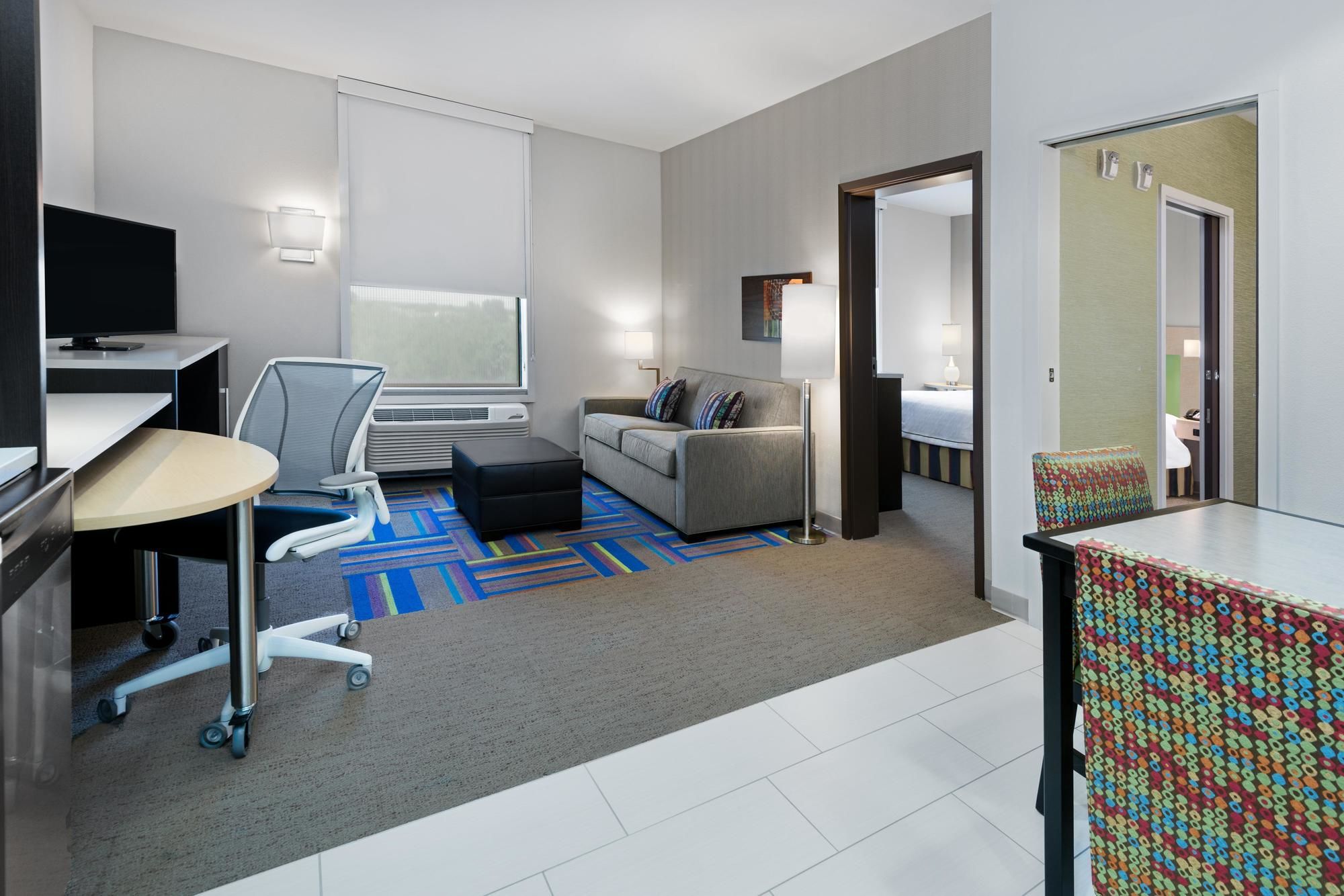 Фото Home2 Suites by Hilton Austin Airport