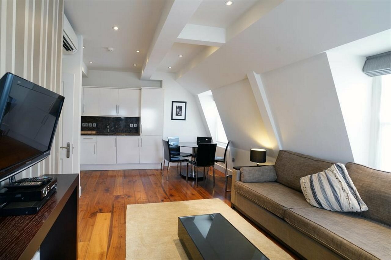 Фото Chilworth Court