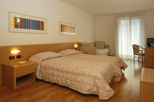 Внешний вид отеля Hotel Karinhall в Тренто, фото 3