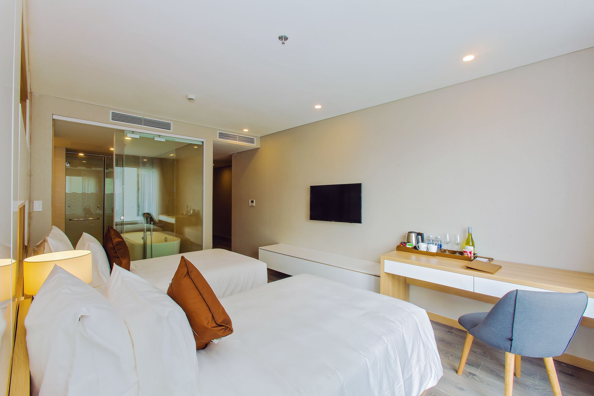 Фото Zen Diamond Suites Hotel Danang