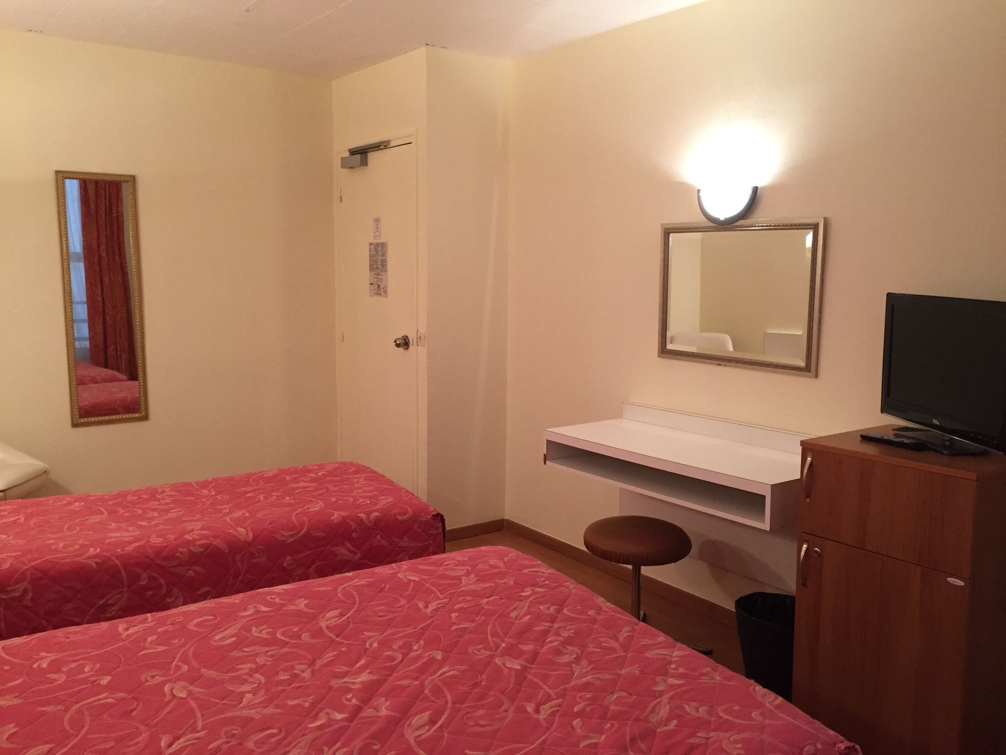 Фото Hôtel des Pyrénées