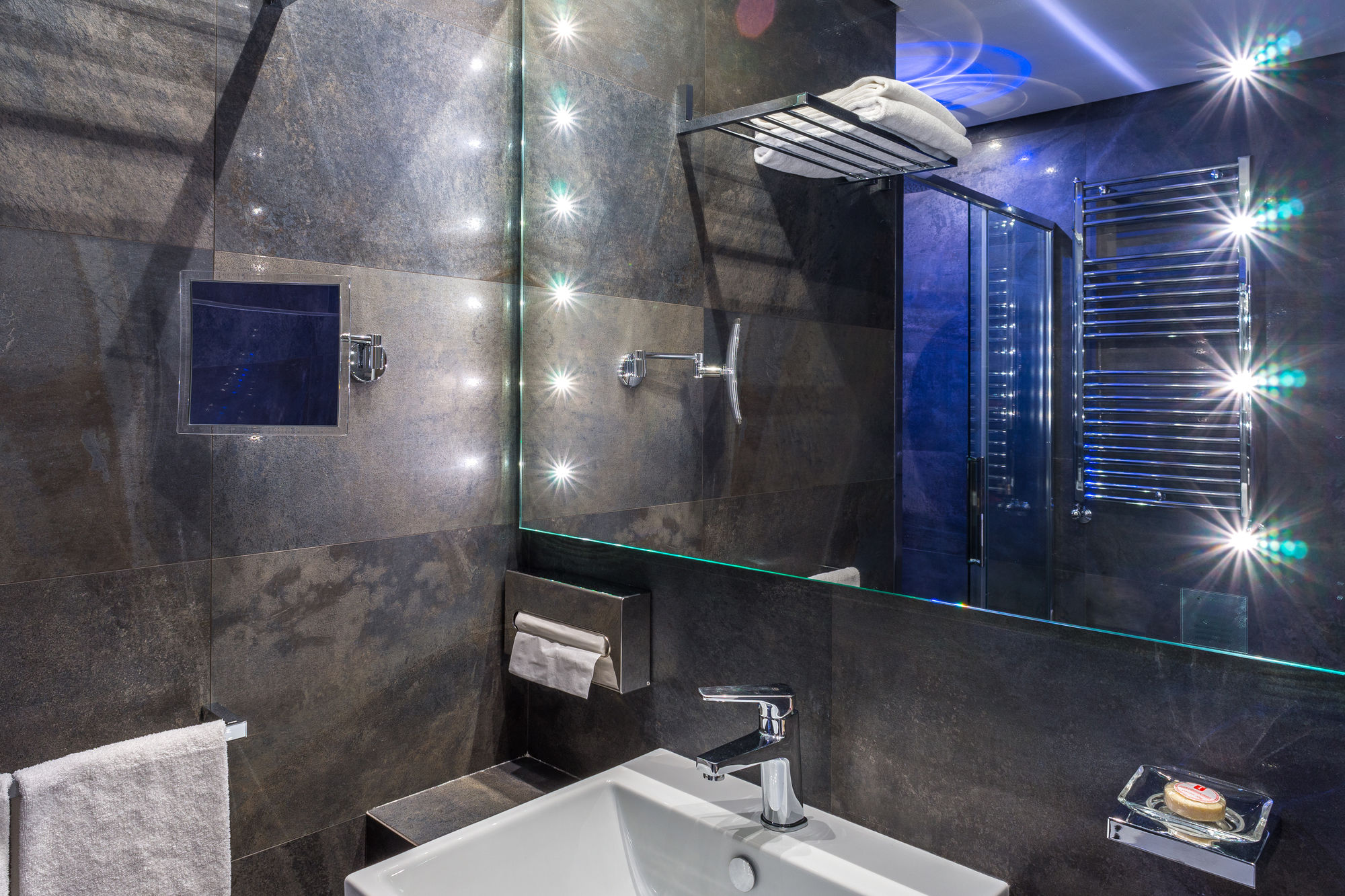 Фото Les Diamants Spanish Steps Suite