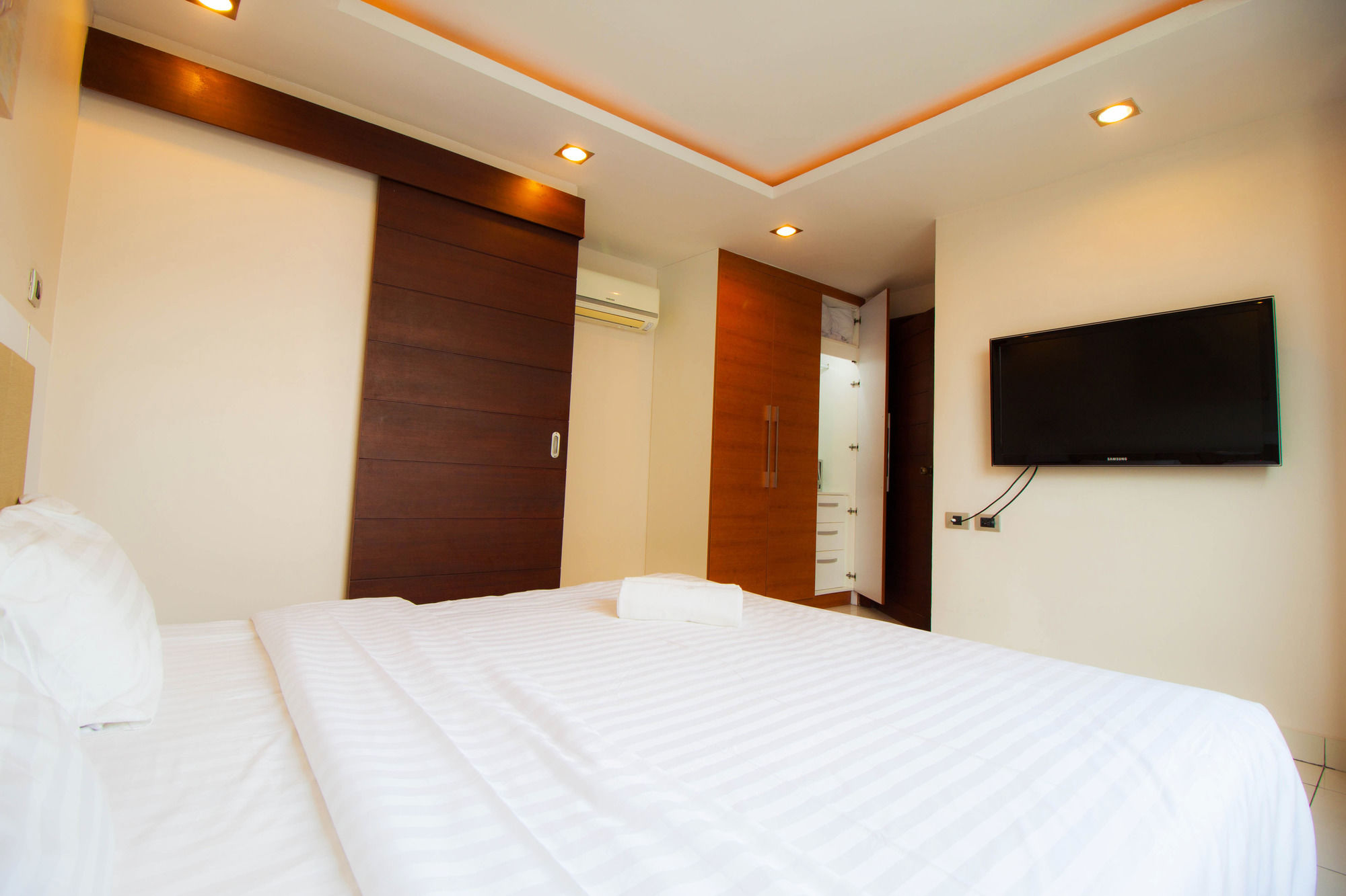 Фото Hyde Park Residence by Pattaya Sunny Rentals