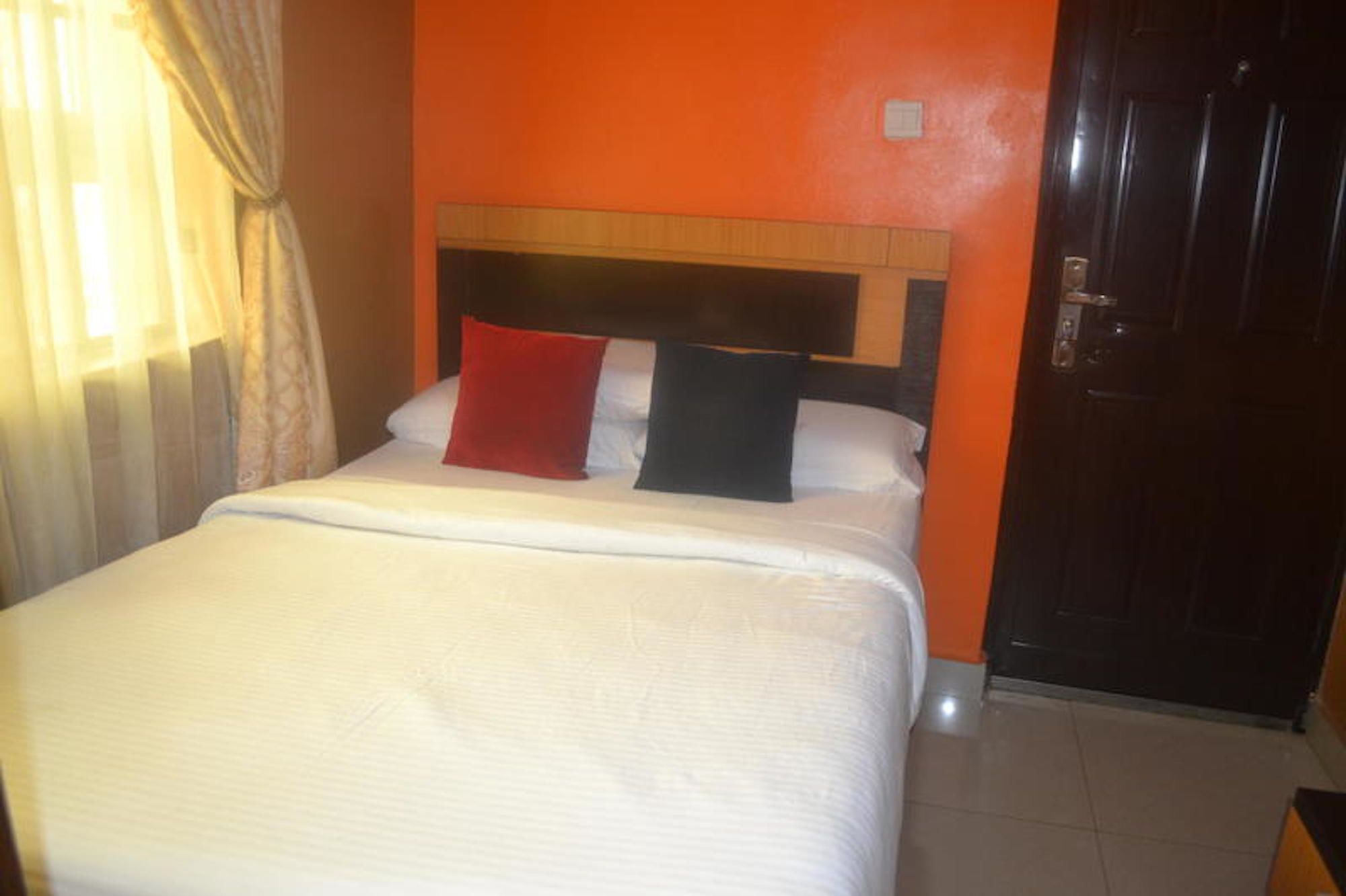 Фото Sweet Savor Hotels & Suites