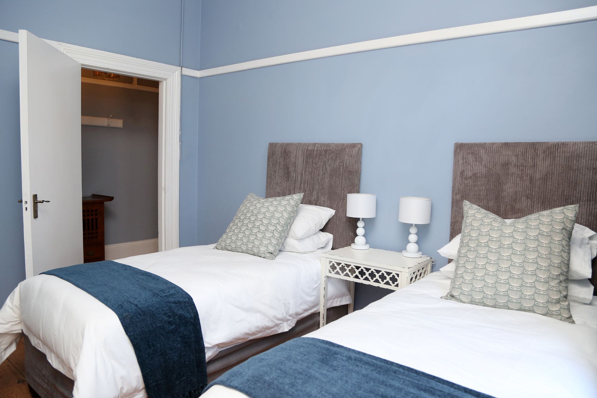 Фото Newington Place