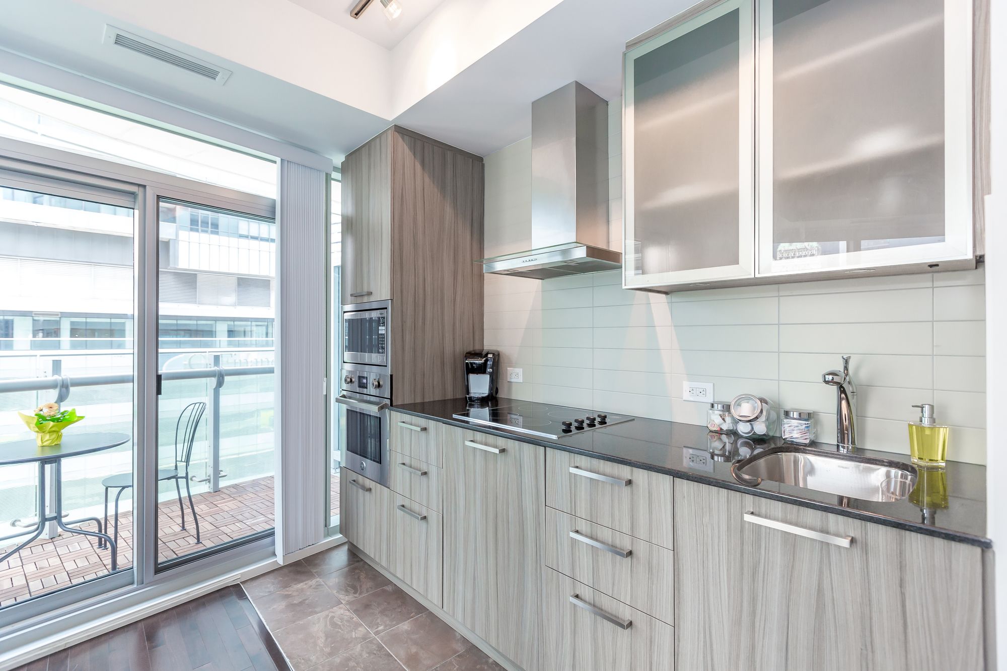 Фото Noel Suites-York St and Lakeshore Blvd