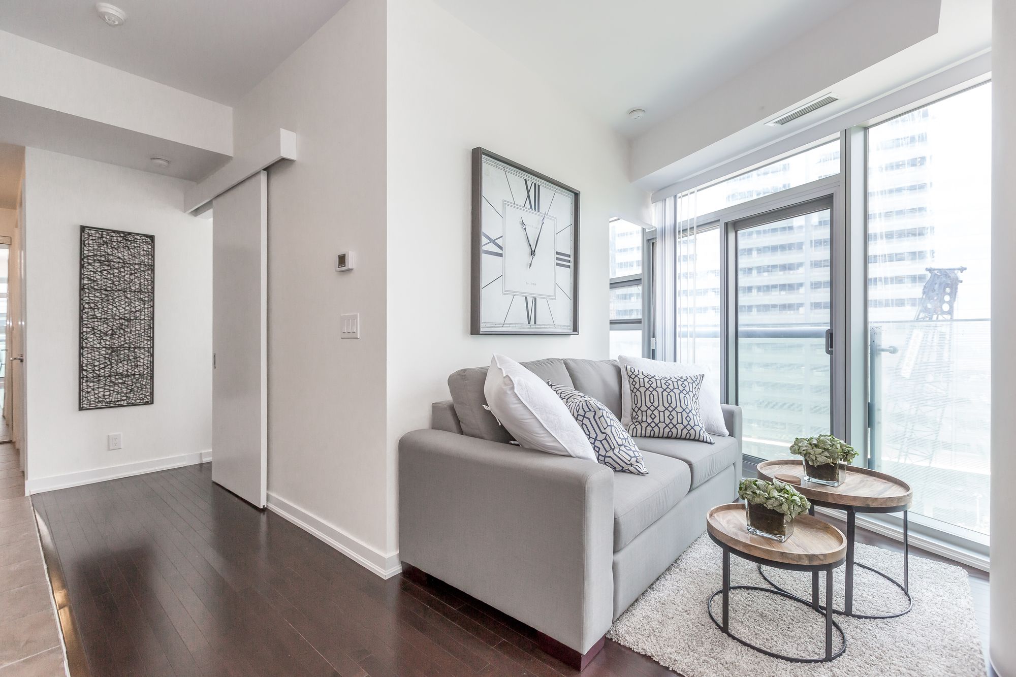 Фото Noel Suites-York St and Lakeshore Blvd