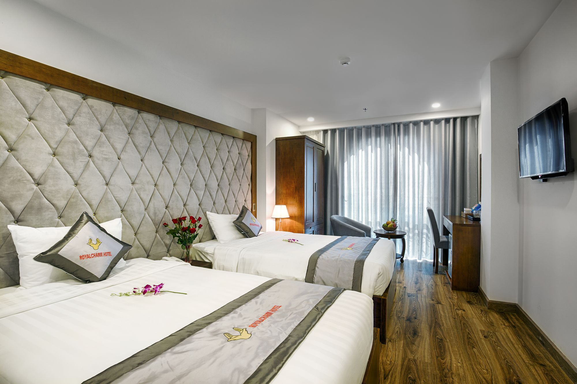 Фото Royal Charm Hotel