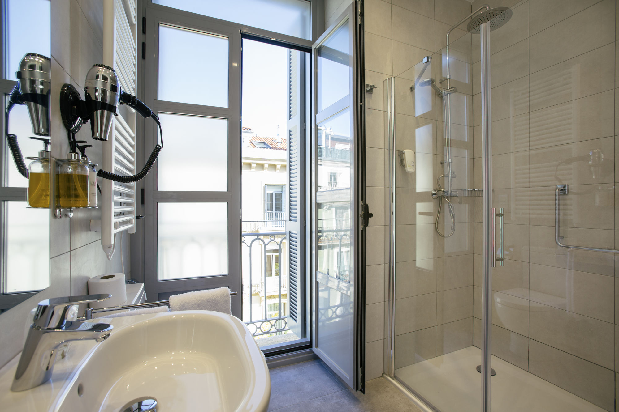 Фото Legazpi Doce Rooms & Suites