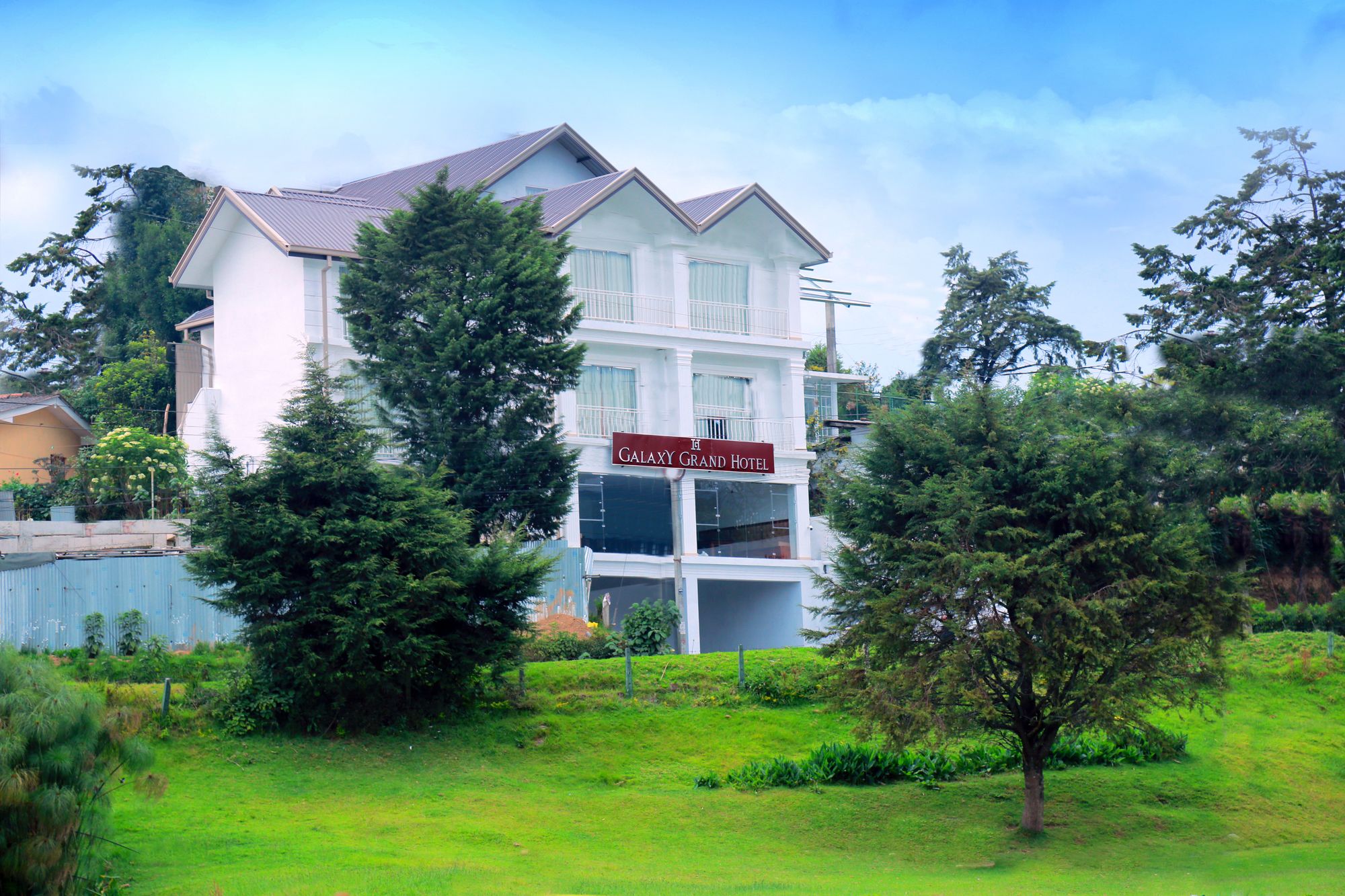 Фото Galaxy Grand Hotel