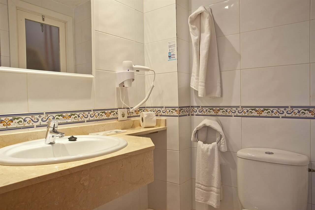 Фото Hotel Cabot Cala Ferrera