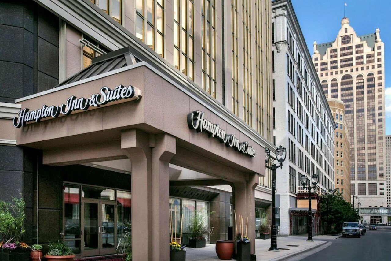 Фото Hampton Inn & Suites Milwaukee Downtown