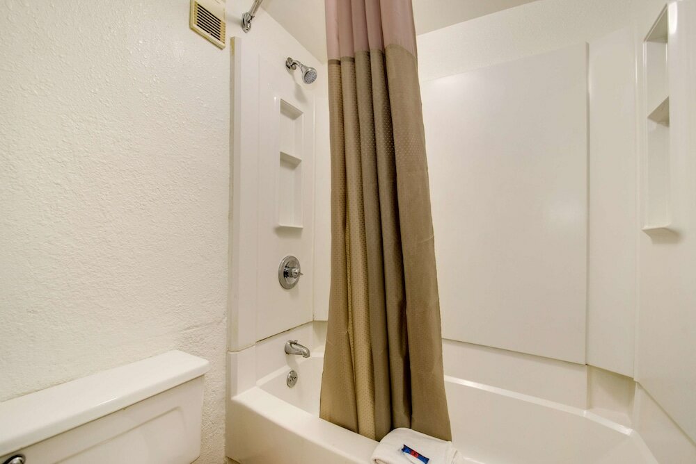 Фото Rodeway Inn Baltimore - Inner Harbor South