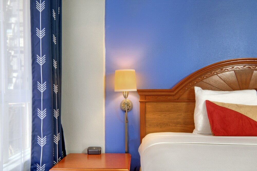 Фото Monarch Hotel