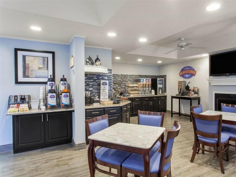 Фото Baymont by Wyndham Jacksonville/Butler Blvd