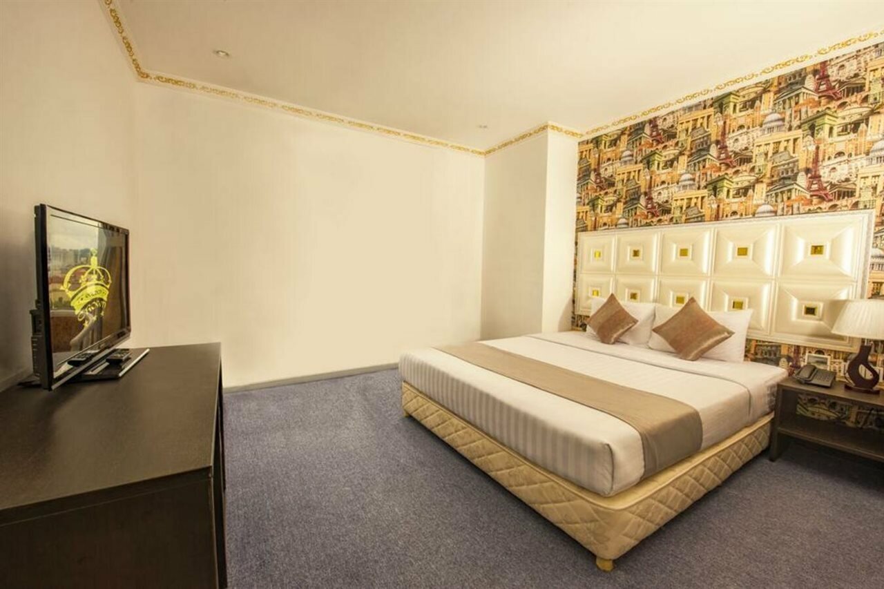 Фото Golden Crown Hotel