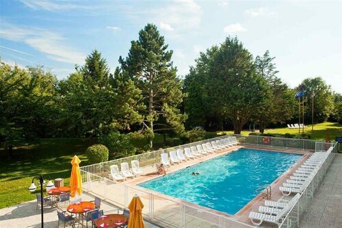 Гостиница Novotel Paris Saclay в Версале