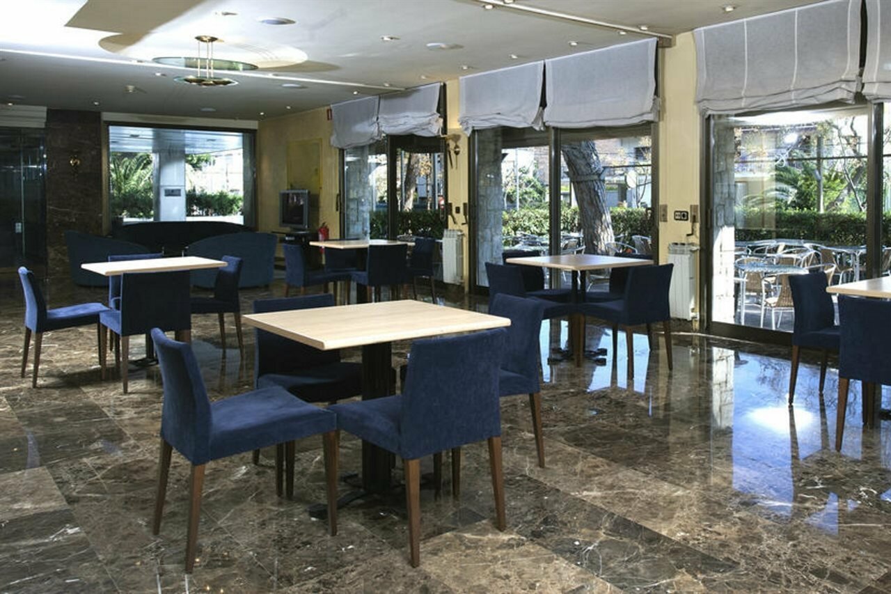 Фото Hotel Ciudad de Castelldefels