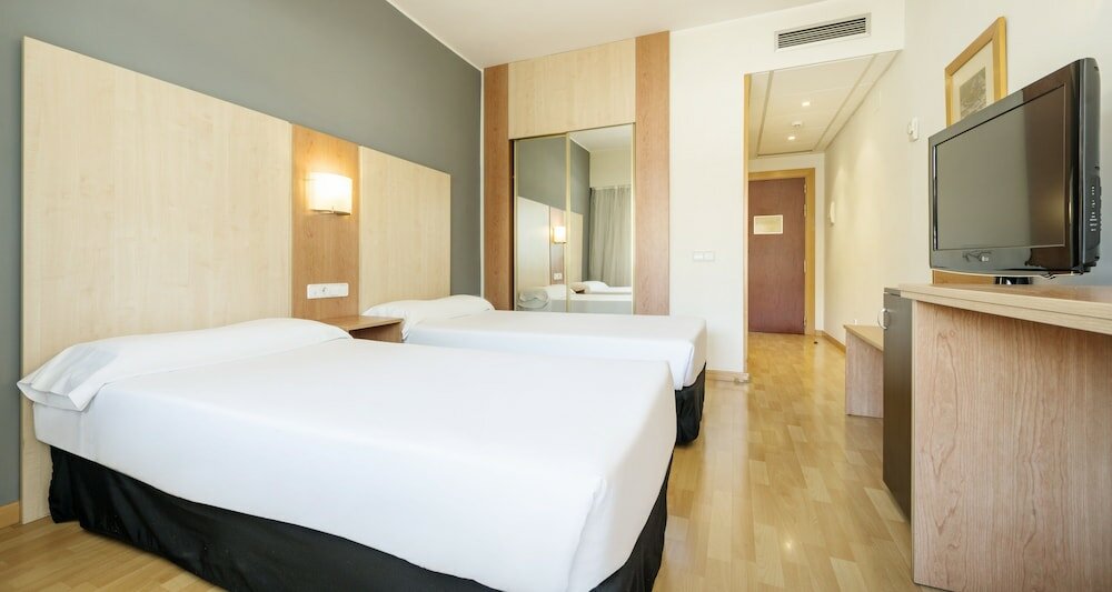 Фото Hotel Ilunion Romareda