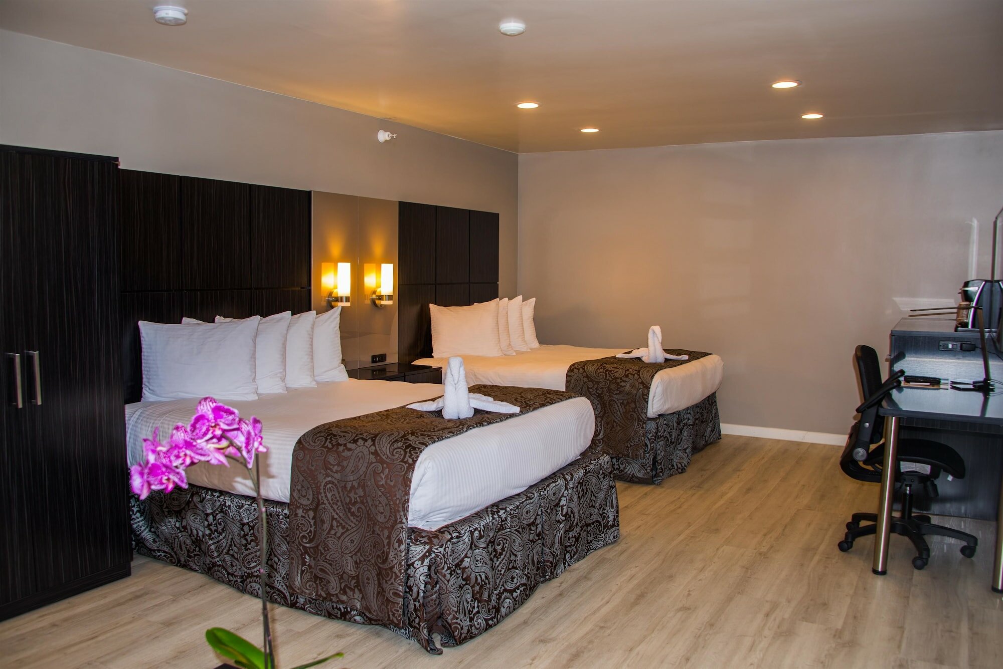 Фото SureStay Plus by Best Western Santa Clara Silicon Valley