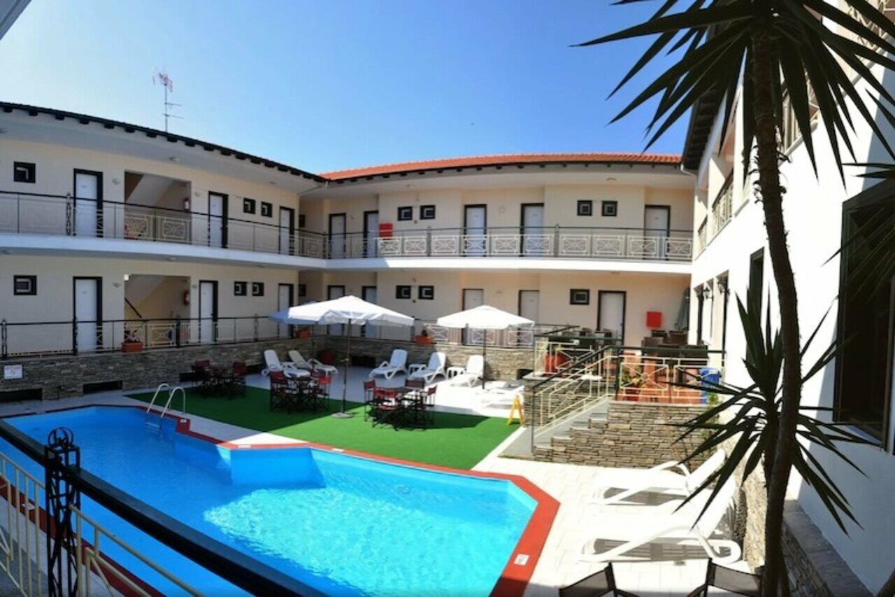 Фото отеля 1