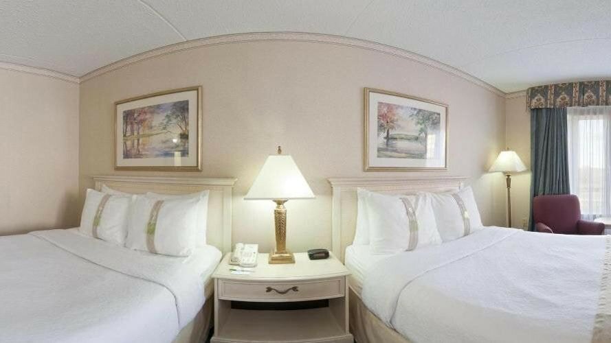 Фото Ramada by Wyndham Trenton