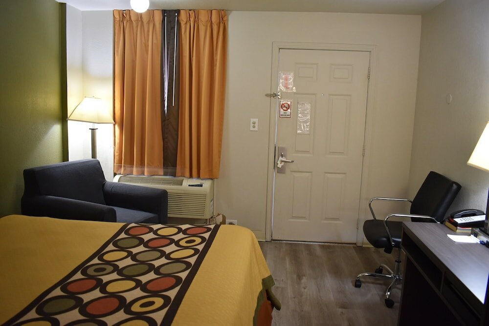 Фото Super 8 by Wyndham Fredericksburg