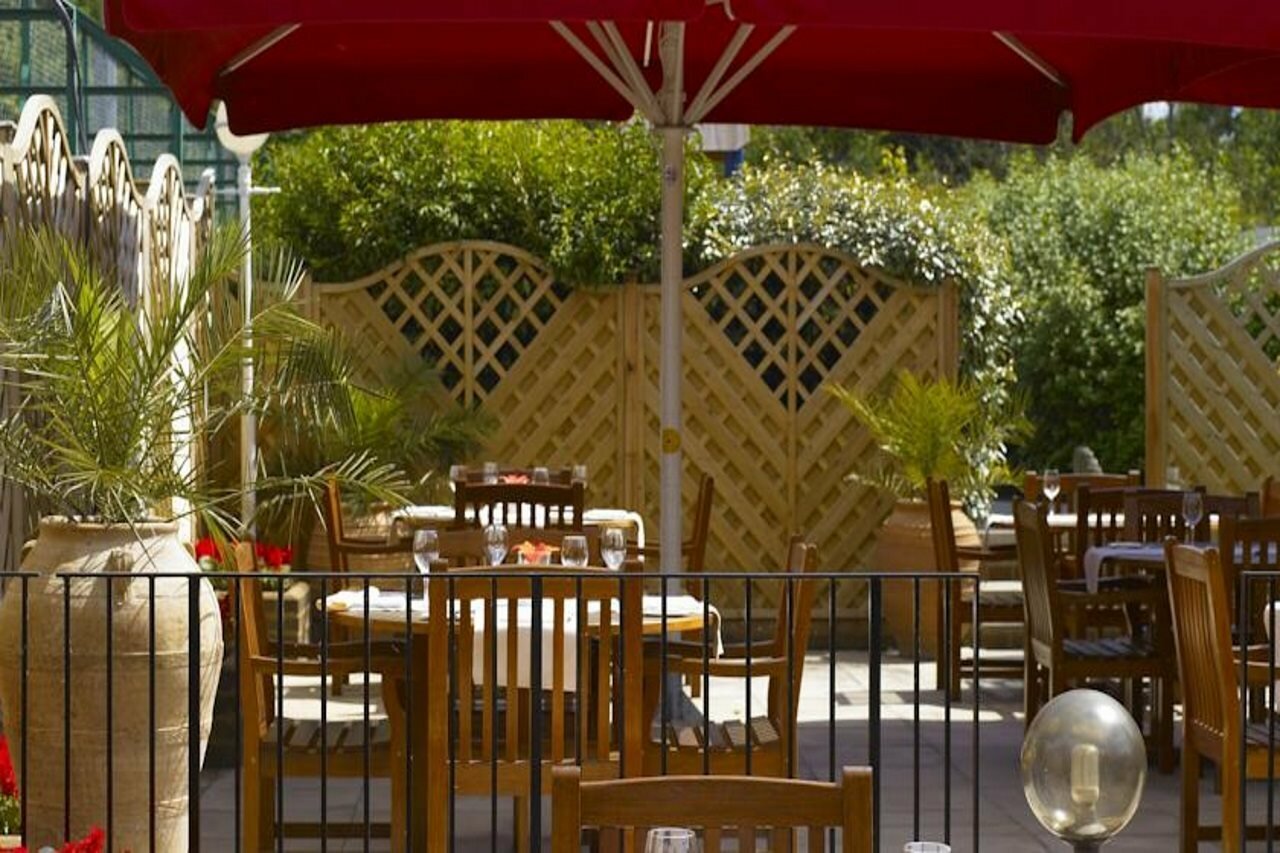 Фото Delta Hotels by Marriott Heathrow Windsor