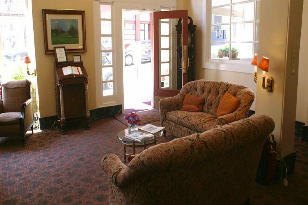 Фото The Andrews Hotel