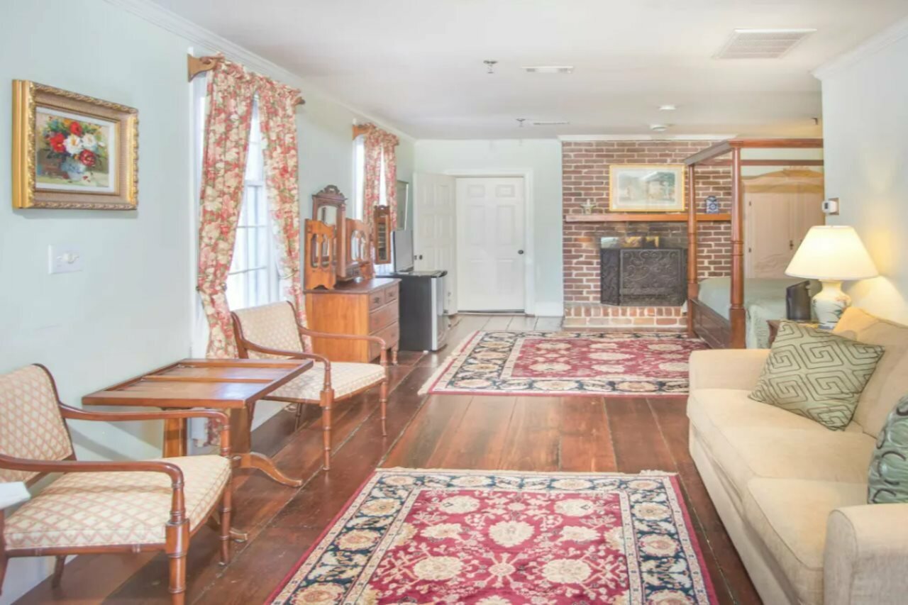 Фото 17Hundred90 Inn and Restaurant