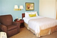 Фото Candlewood Suites Washington-Fairfax, an Ihg Hotel