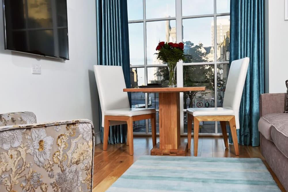 Фото Aberdeen Douglas Hotel