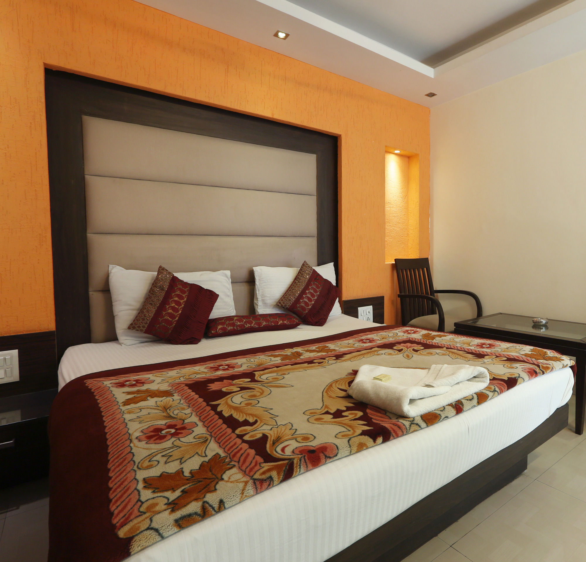 Фото Hotel Srivinayak