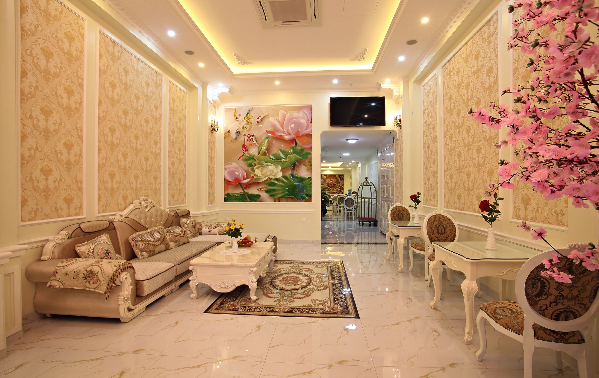 Фото My Moon Hotel