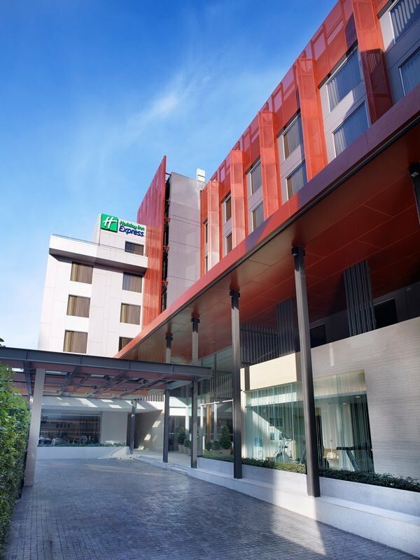 Фото Holiday Inn Express Bangkok Sathorn