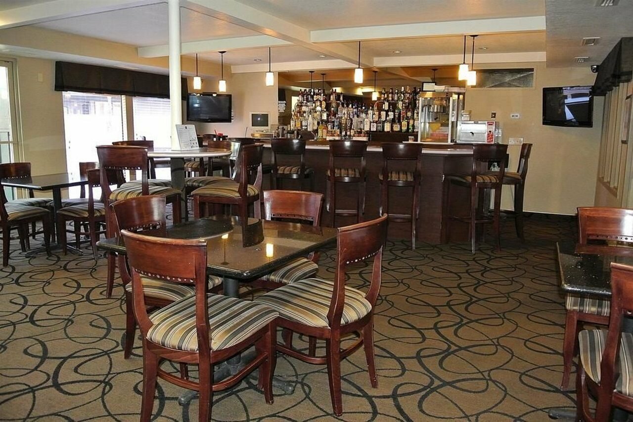 Фото Best Western Town & Country Lodge